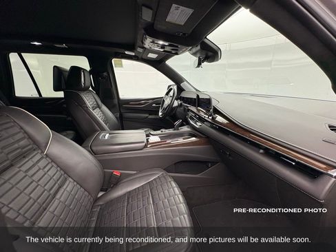 Used 2023 Cadillac Escalade Sport Platinum w/ LPO, ONYX Package image 15