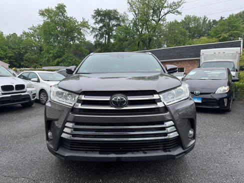 Used 2019 Toyota Highlander XLE image 2