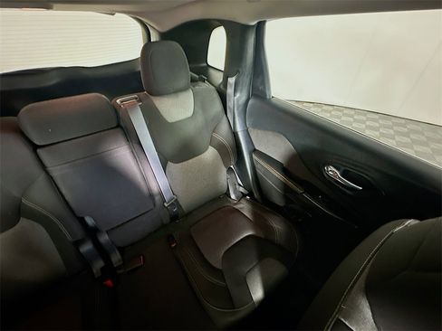 Used 2014 Jeep Cherokee Latitude w/ Comfort/Convenience Group image 14