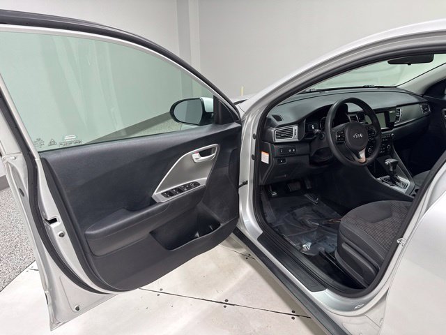 Used 2018 Kia Niro FE FWD image 7