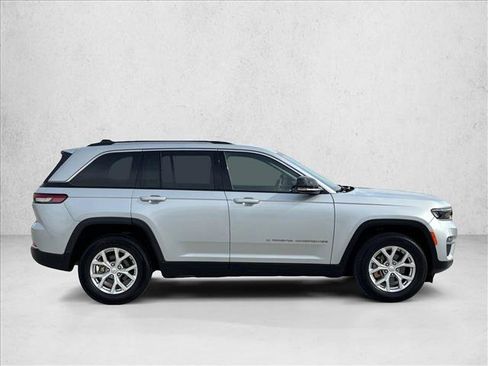 Used 2023 Jeep Grand Cherokee Limited image 4