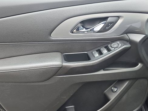 Used 2023 Chevrolet Traverse LT image 14