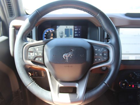 Used 2024 Ford Bronco Outer Banks AWD/4WD image 9