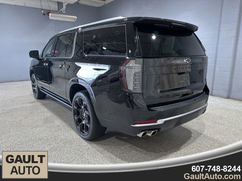 Used 2025 Chevrolet Suburban High Country image 6