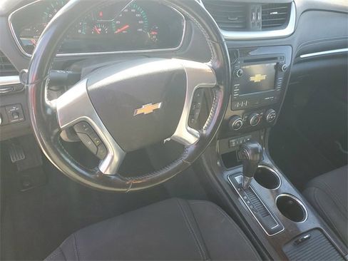 Used 2017 Chevrolet Traverse LT image 12