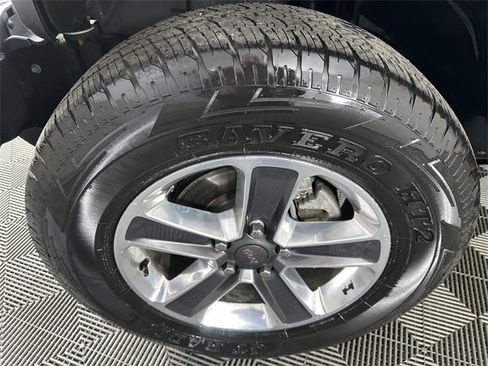 Used 2018 Jeep Wrangler Unlimited Sahara image 2