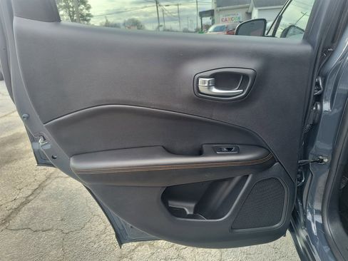 Used 2018 Jeep Compass Limited image 34