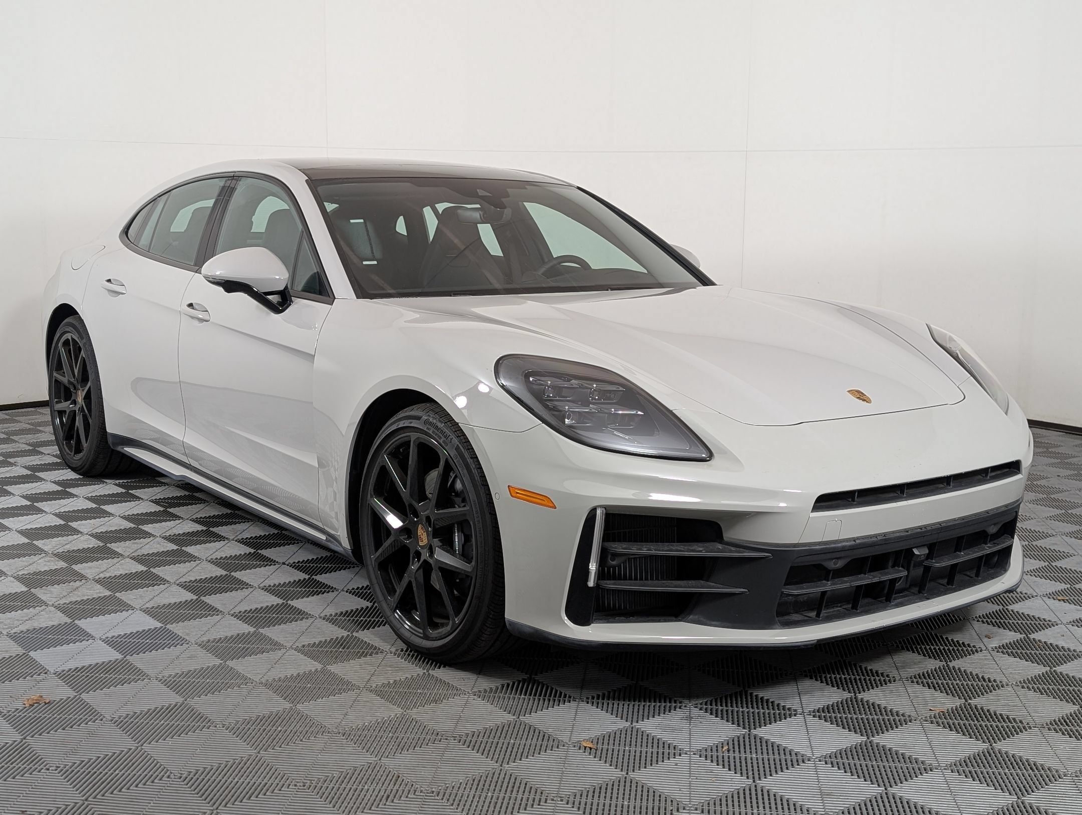 Certified 2025 Porsche Panamera 4 AWD/4WD image 8