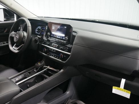 New 2025 Nissan Pathfinder SV image 15