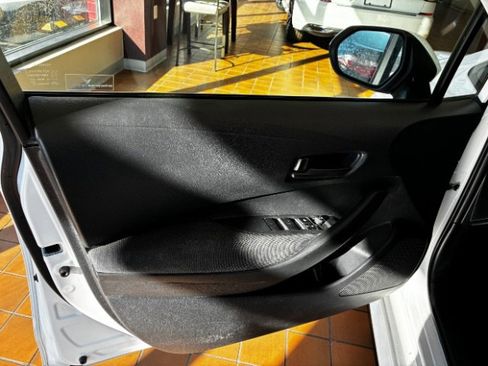 Used 2022 Toyota Corolla LE FWD image 12