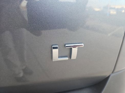 Used 2020 Chevrolet Traverse LT image 27