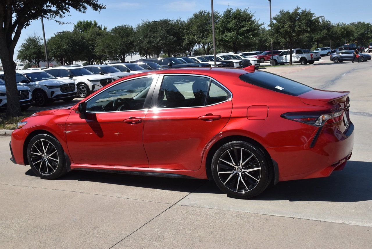 Used 2022 Toyota Camry SE w/ Convenience Package FWD image 11