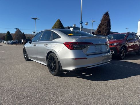 Used 2023 Honda Civic Sport image 3