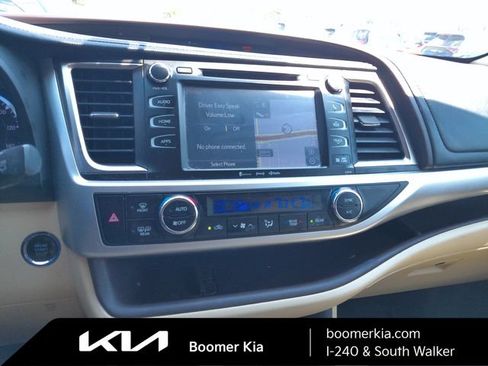Used 2016 Toyota Highlander XLE AWD/4WD image 10