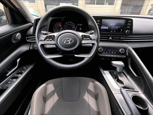 Used 2023 Hyundai Elantra SEL FWD image 6