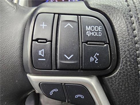 Used 2019 Toyota Highlander XLE FWD image 20