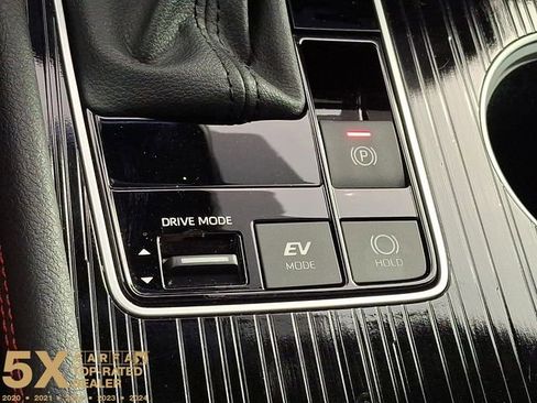 Certified 2025 Toyota Sienna XSE FWD image 31