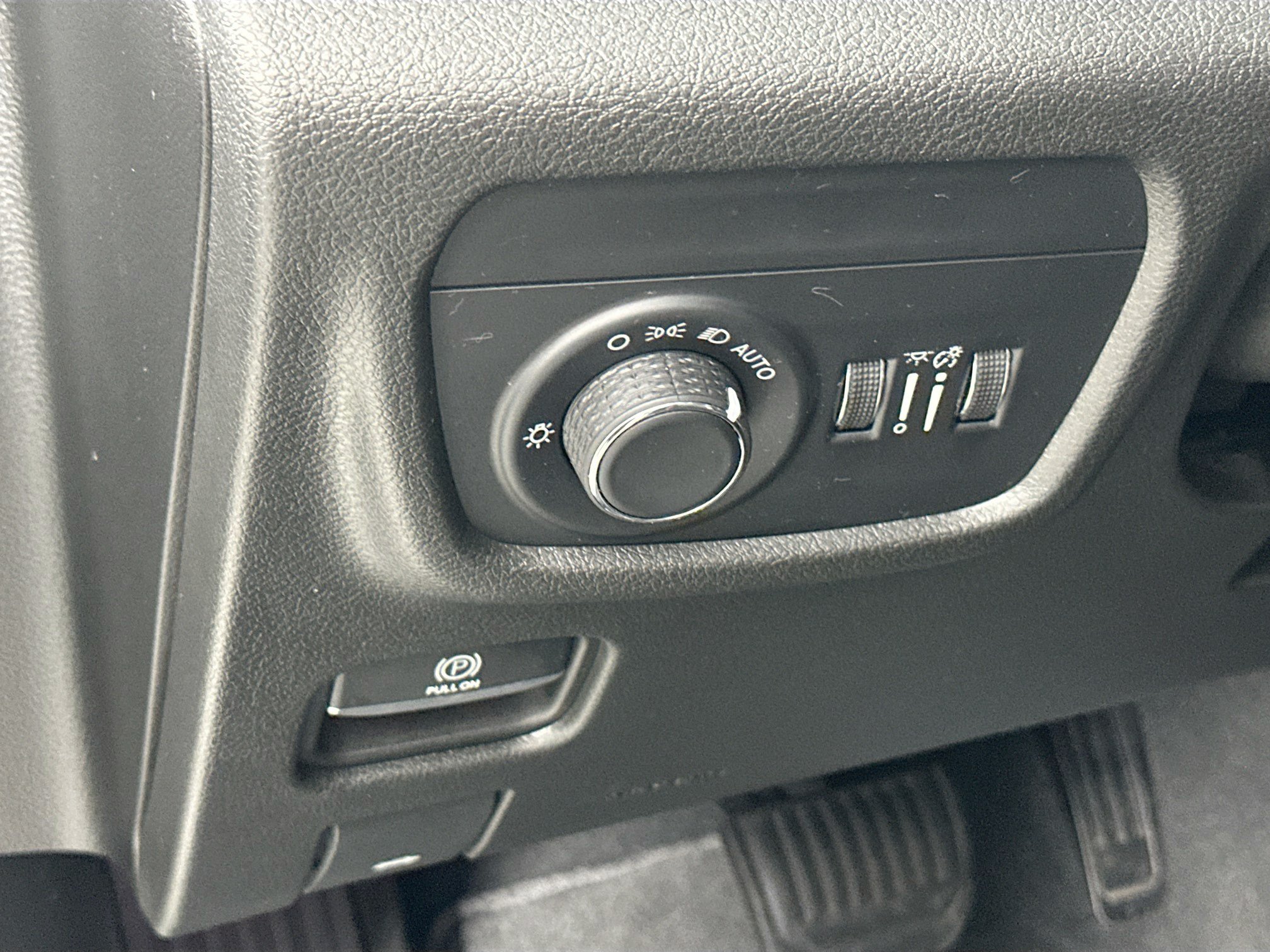 Used 2023 Jeep Grand Cherokee Altitude AWD/4WD image 10