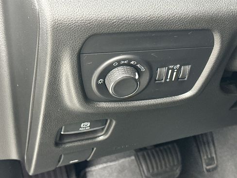 Used 2023 Jeep Grand Cherokee Altitude AWD/4WD image 10