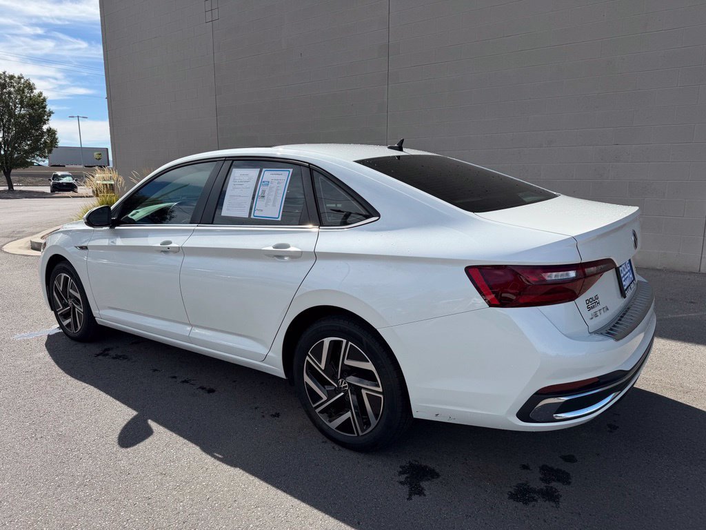 Used 2023 Volkswagen Jetta SEL FWD image 3