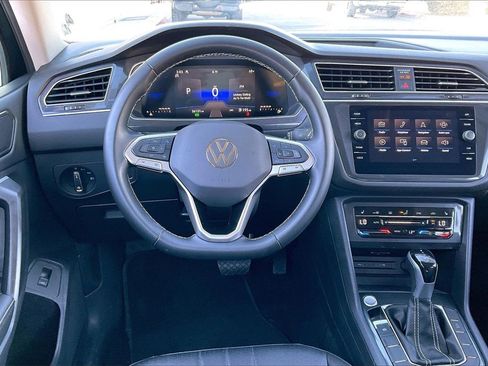 Used 2024 Volkswagen Tiguan SE image 5