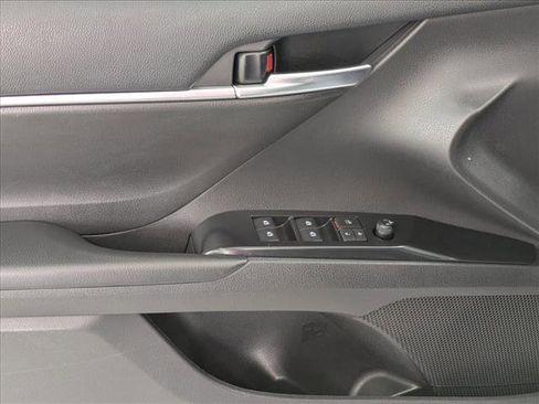 Used 2020 Toyota Camry LE w/ Sunroof Package image 20