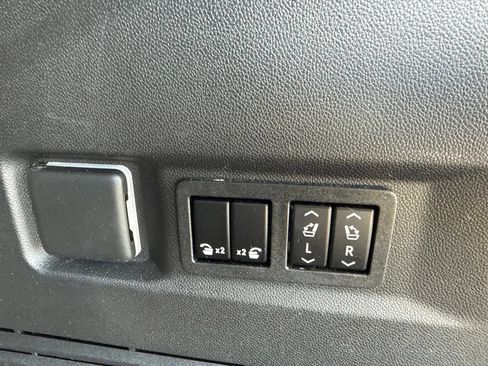 Used 2022 Chevrolet Tahoe LT w/ Luxury Package AWD/4WD image 15