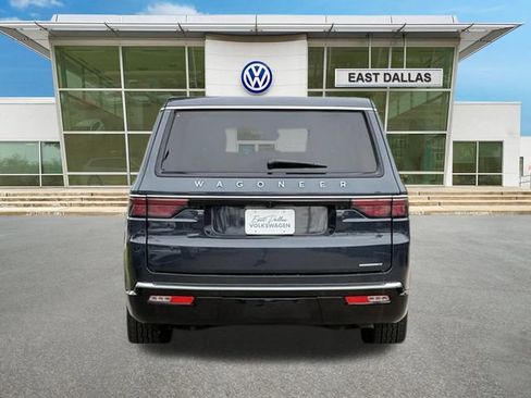 Used 2024 Jeep Wagoneer Series II w/ Flexible Seating Group AWD/4WD image 4