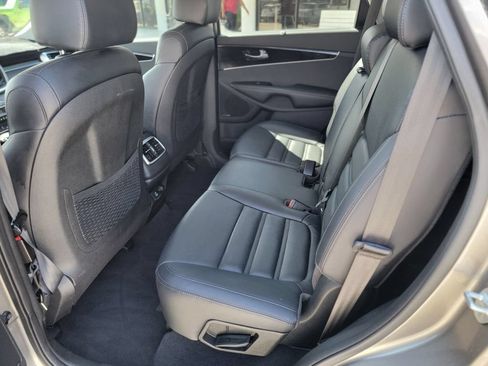 Used 2019 Kia Sorento EX w/ EX Premium Package FWD image 12