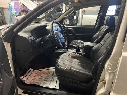 Used 2004 Jeep Grand Cherokee Laredo w/ Tan Your Hide Group image 5