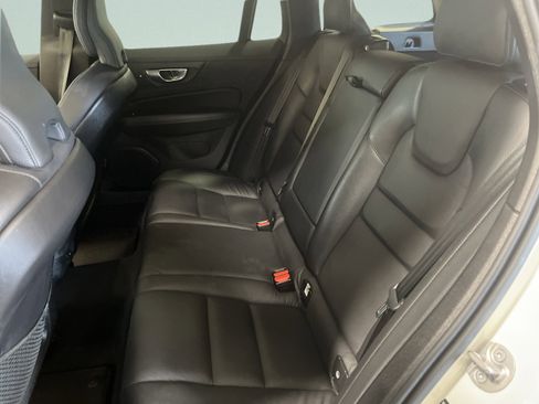 Used 2025 Volvo V60 B5 Cross Country Plus image 29