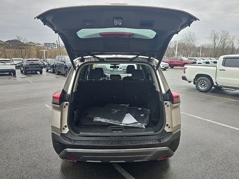 Used 2023 Nissan Rogue SL w/ SL Premium Package image 6