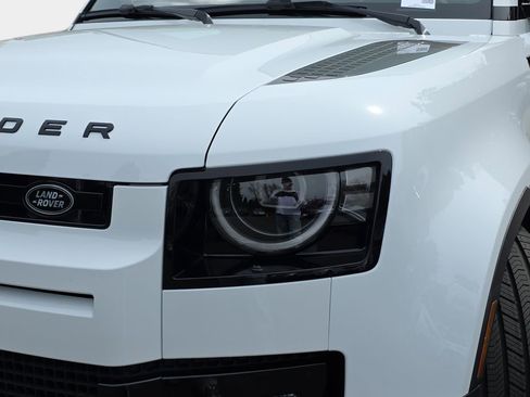 New 2026 Land Rover Defender 110 S image 32