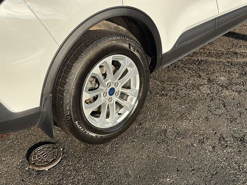 Used 2020 Ford Escape SE image 8