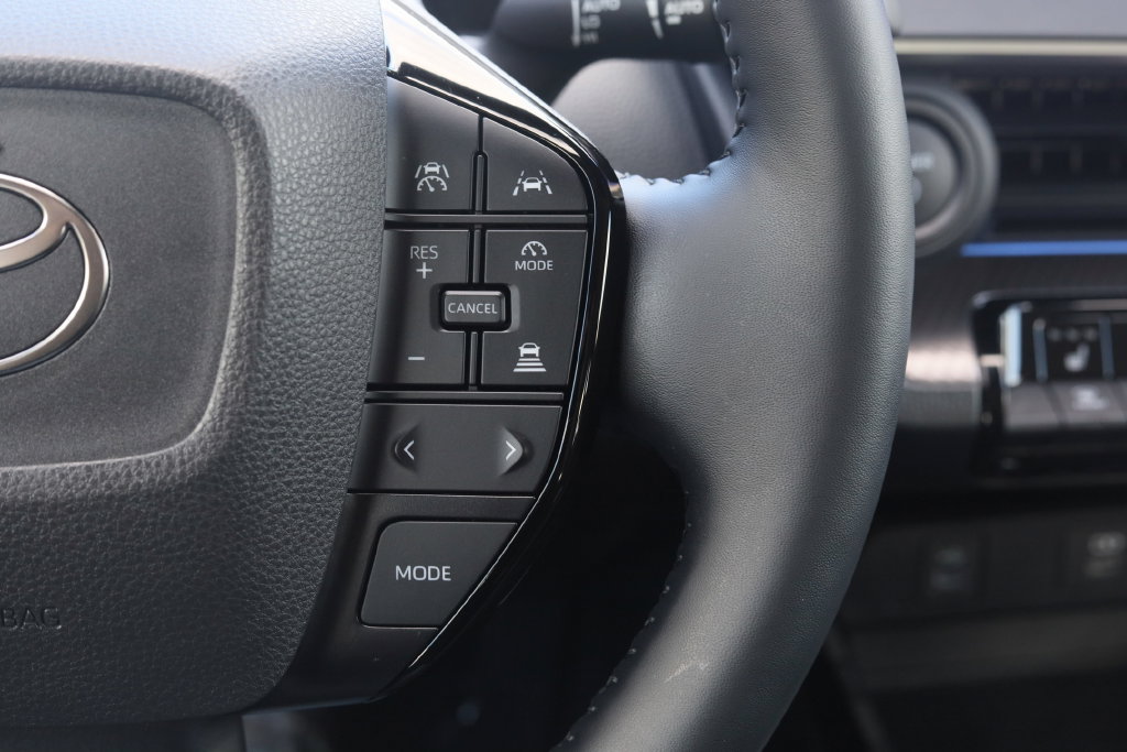 Used 2026 Toyota Prius XLE FWD image 8