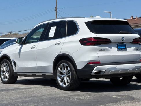 Used 2024 BMW X5 xDrive40i w/ Premium Package AWD/4WD image 3