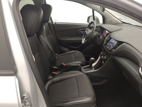 Used 2021 Chevrolet Trax LT w/ LT Convenience Package FWD image 21