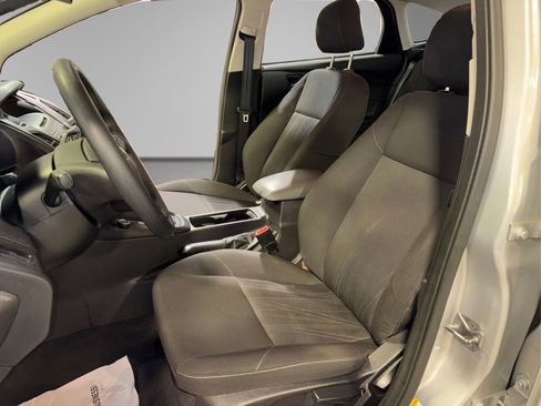 Used 2016 Ford Focus SE w/ Reverse Sensing Package image 9