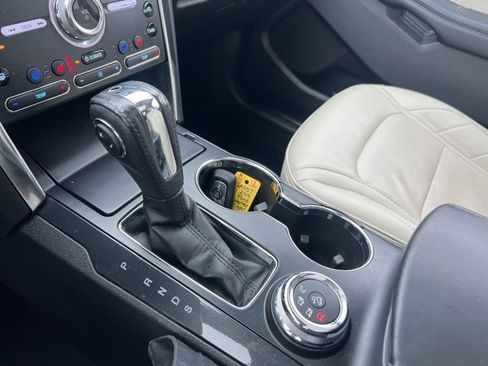 Certified 2019 Ford Explorer Limited w/ Limited Luxury Package image 16