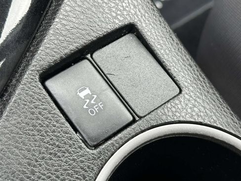 Used 2014 Toyota Corolla LE FWD image 18