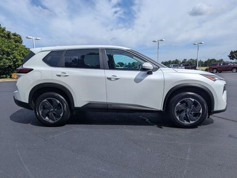 Used 2024 Nissan Rogue SV AWD/4WD image 9