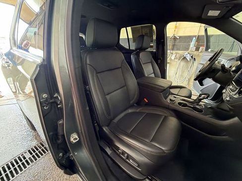 Used 2023 Chevrolet Traverse LT image 26