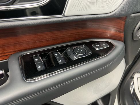 Used 2023 Lincoln Navigator L Reserve w/ Equipment Group 201A image 18