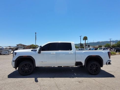 Used 2024 GMC Sierra 2500 AT4 AWD/4WD image 9