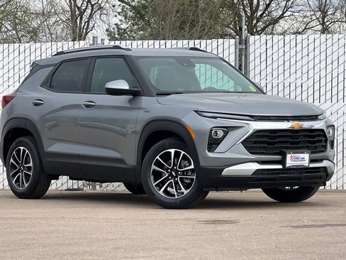 New 2026 Chevrolet TrailBlazer LT w/ LT Cold Weather Package FWD image 2