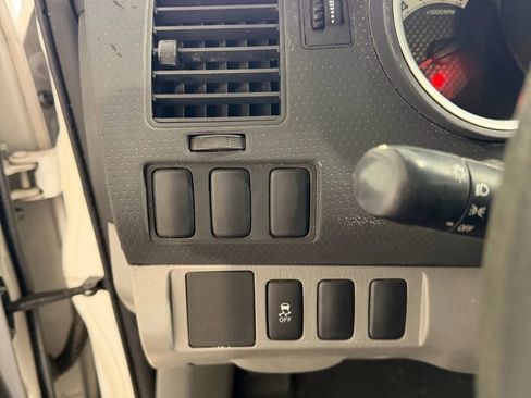 Used 2012 Toyota Tacoma 2WD Regular Cab image 16