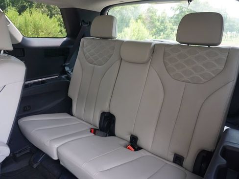 Used 2022 Hyundai Palisade Limited FWD image 17
