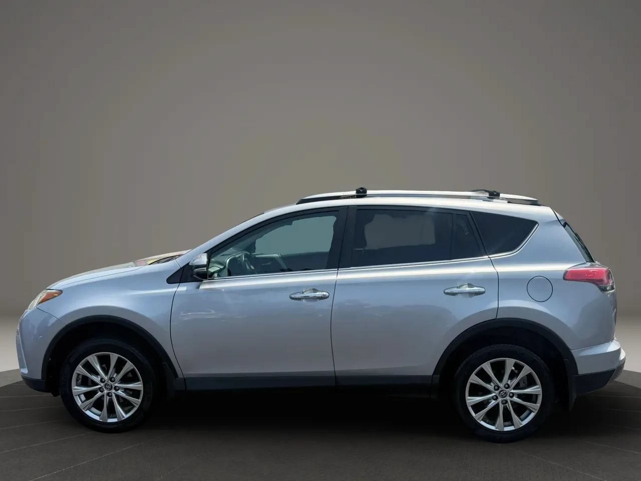 Used 2017 Toyota RAV4 Limited w/ Advanced Technology Package AWD/4WD image 10