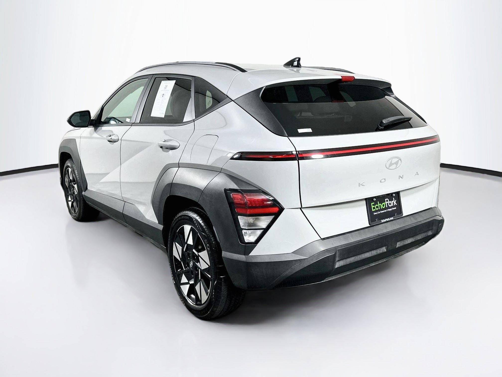 Used 2025 Hyundai Kona SEL FWD image 5