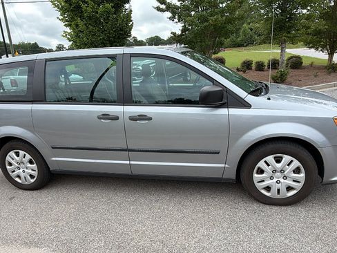 Used 2015 Dodge Grand Caravan American Value Package w/ UConnect Hands-Free Group FWD image 7